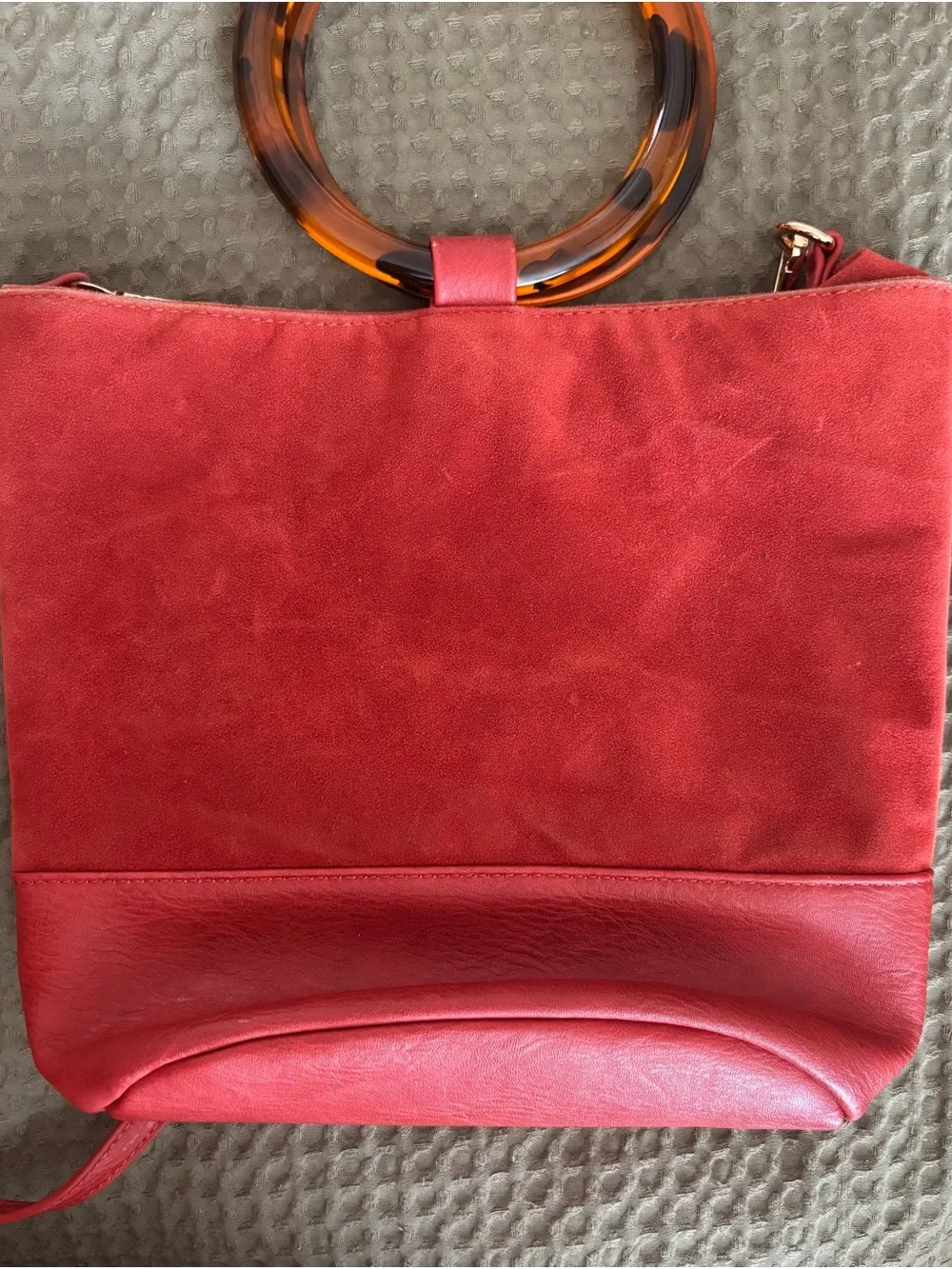 Source Unknown detachable features color